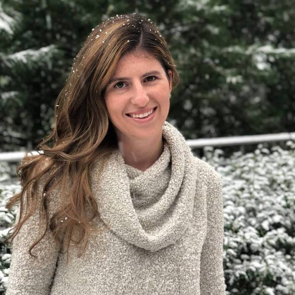 Meet your Posher, Lara - Picture 1 of 1